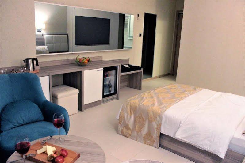 Random Suit Otel Istanbul Bagian luar foto
